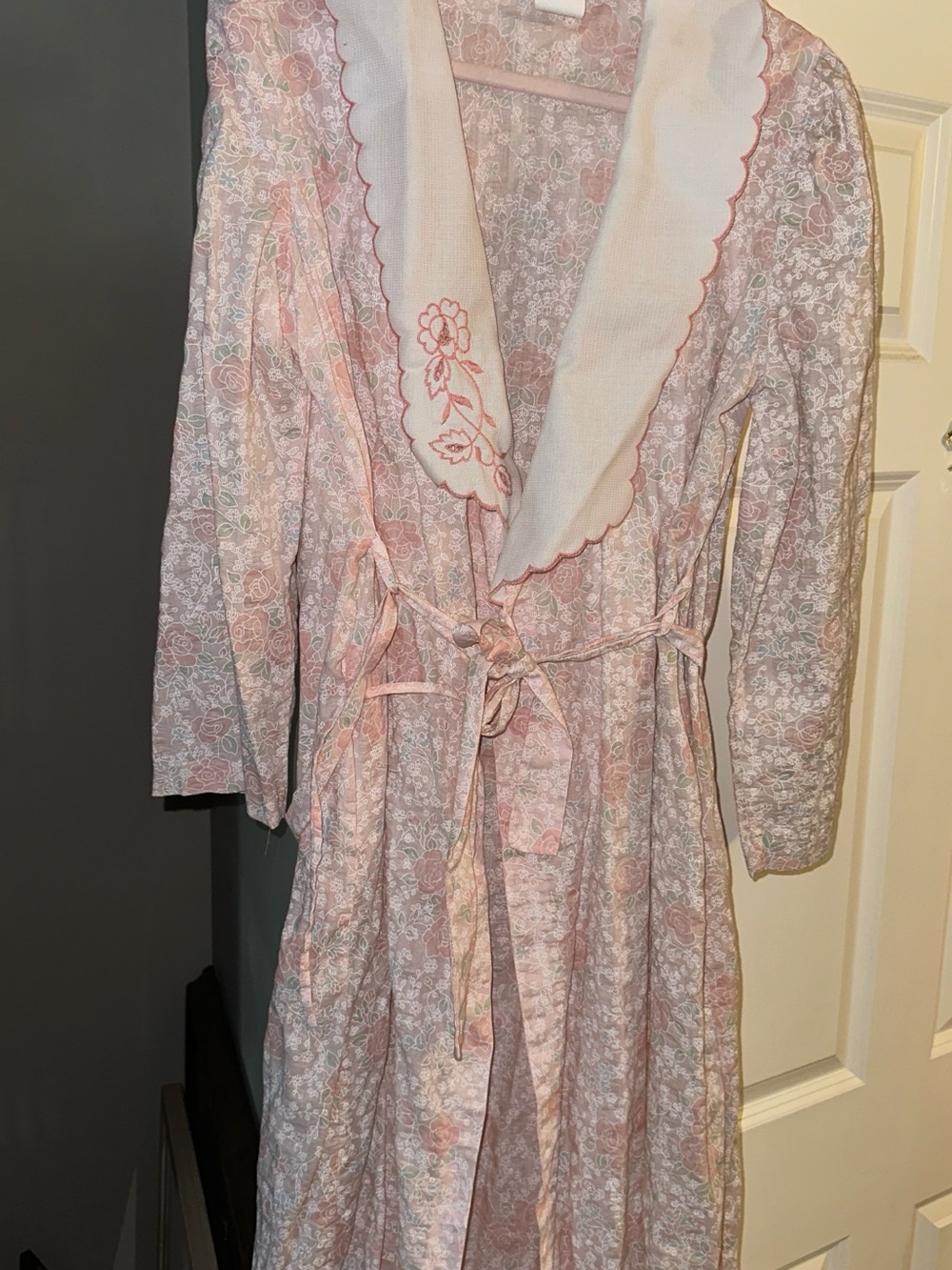 Women’s Pink Floral Robe with Embroidered Collar